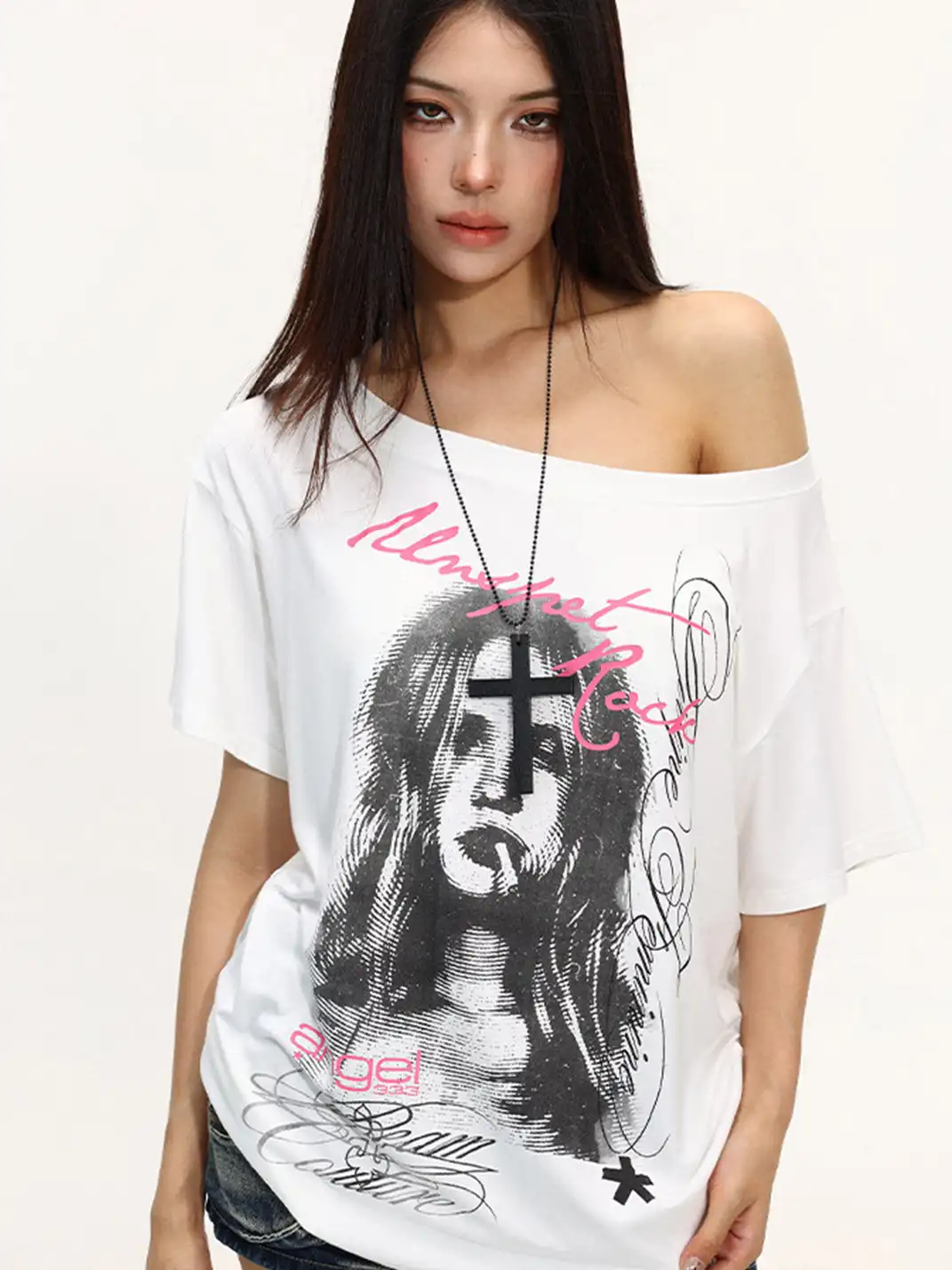 BIGGOLD | Figure Print Off-Shoulder T-Shirt
