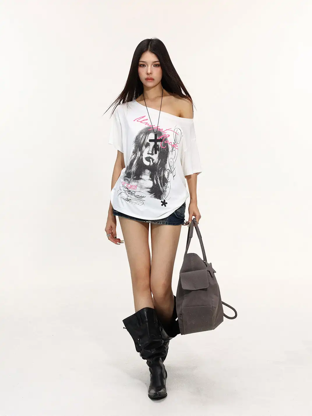 BIGGOLD | Figure Print Off-Shoulder T-Shirt