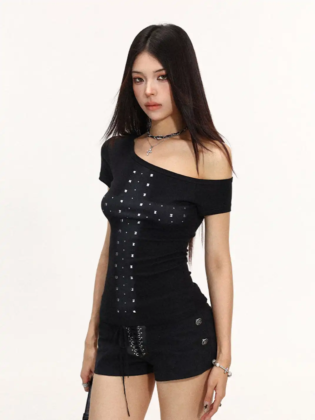 BIGGOLD | Cross Rivet Off-Shoulder T-Shirt