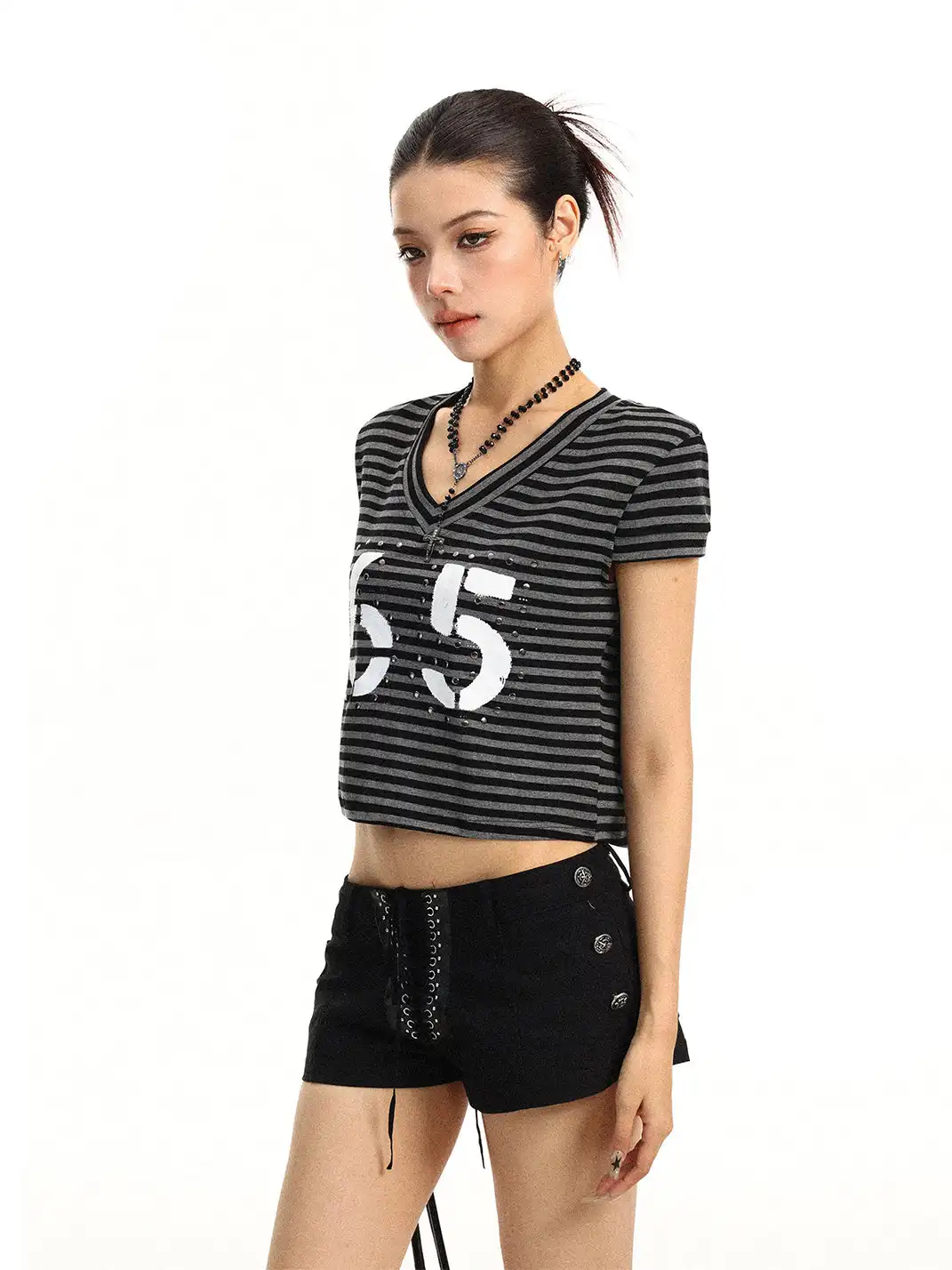 BIGGOLD | Striped V-Neck Rivet Regular Shoulder T-Shirt