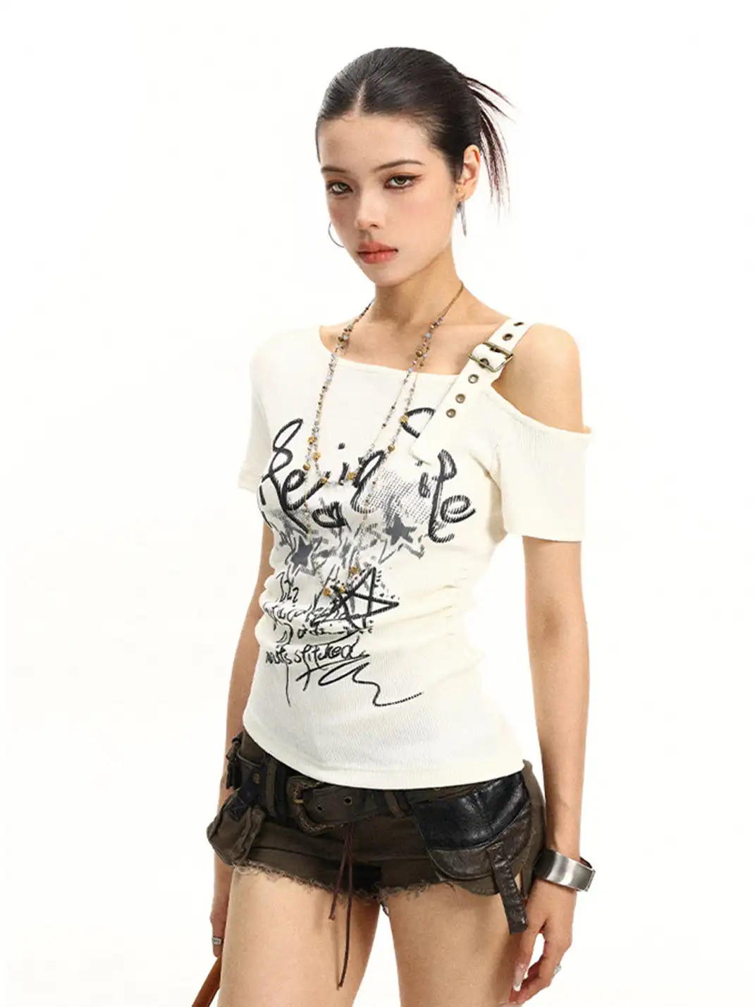 BIGGOLD | Adjustable Strap Graffiti Print Off-Shoulder T-Shirt