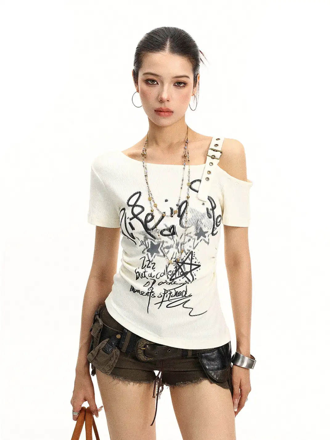 BIGGOLD | Adjustable Strap Graffiti Print Off-Shoulder T-Shirt