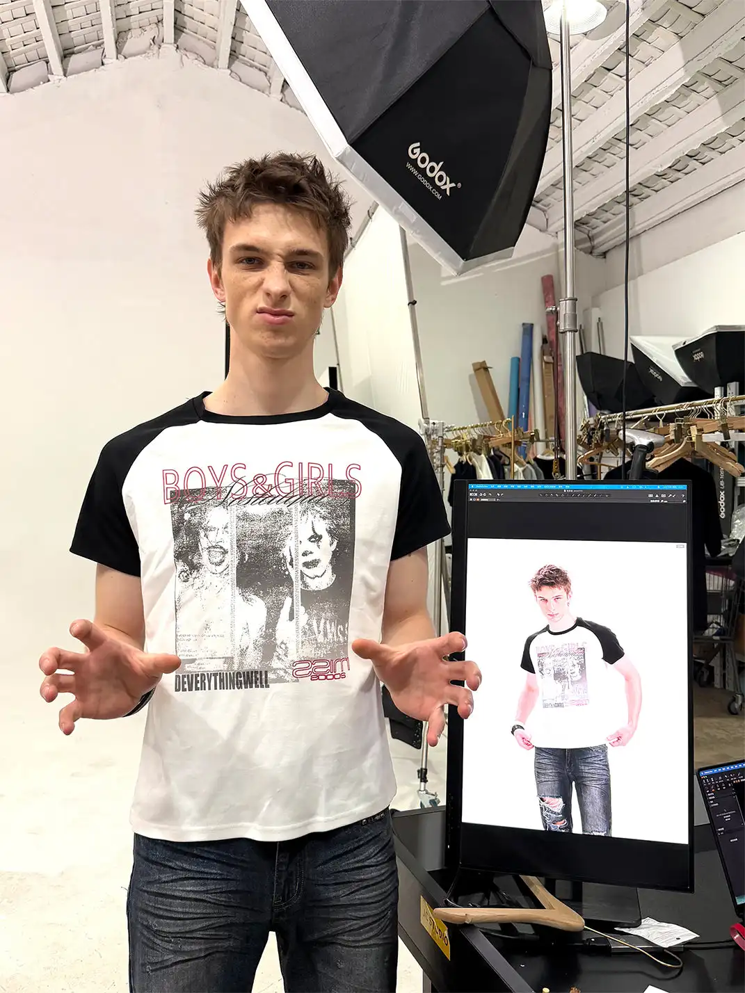 DETW | Record Cover Figure & Slogan Print T-Shirt