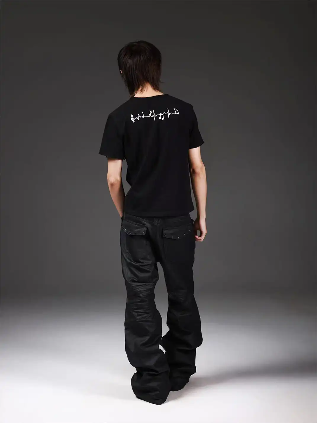 DETW | Henley Neck Figure Print T-Shirt