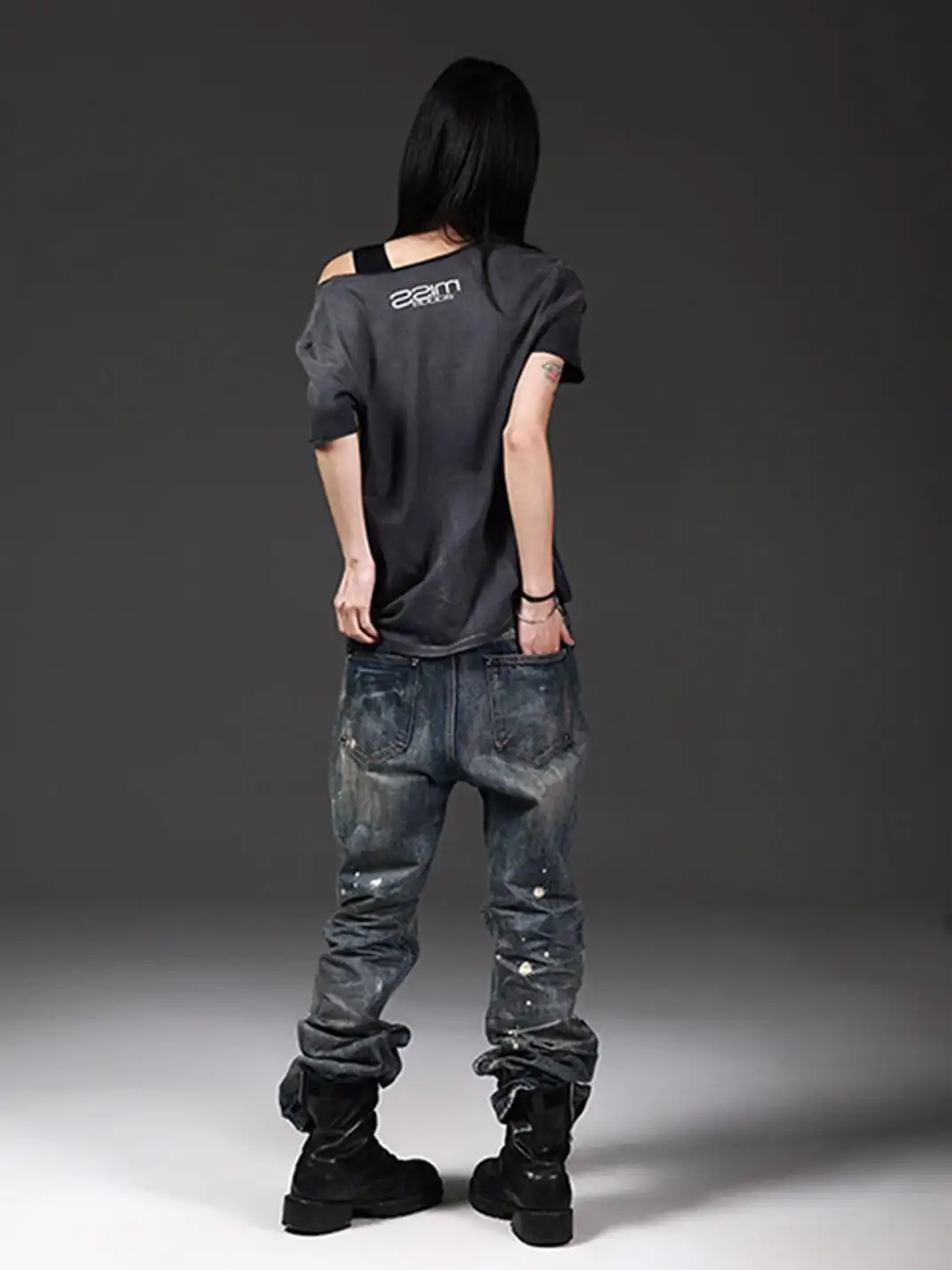 DETW | Heavy Wash Destroyed Cut Irregular Neck T-Shirt