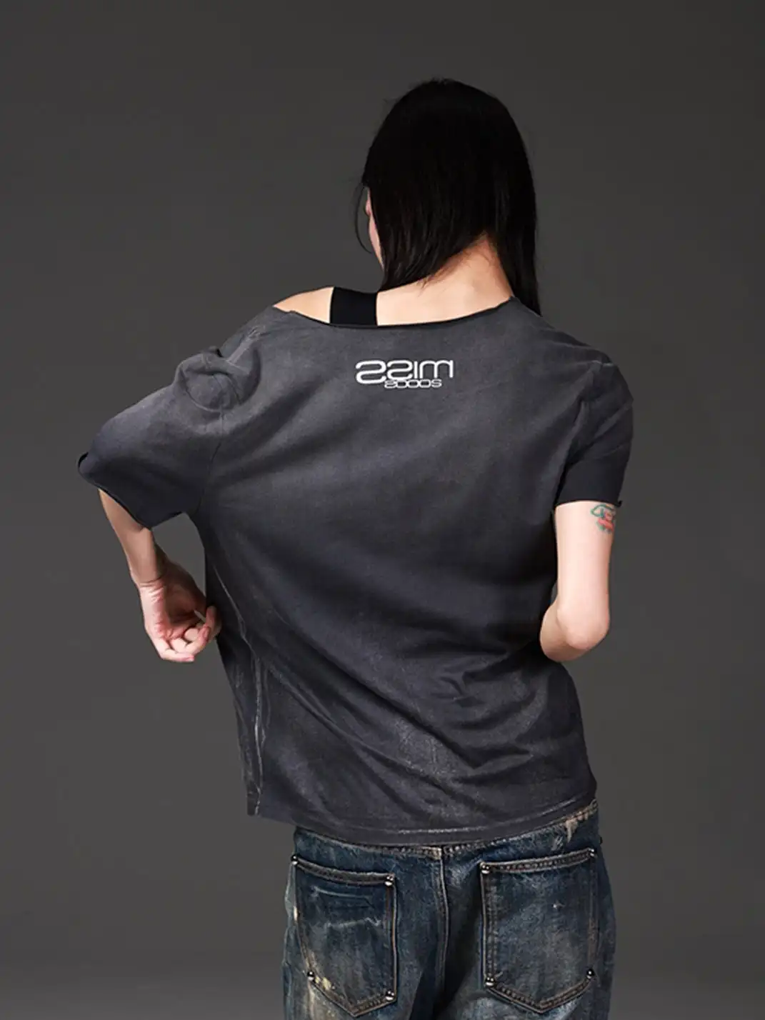 DETW | Heavy Wash Destroyed Cut Irregular Neck T-Shirt