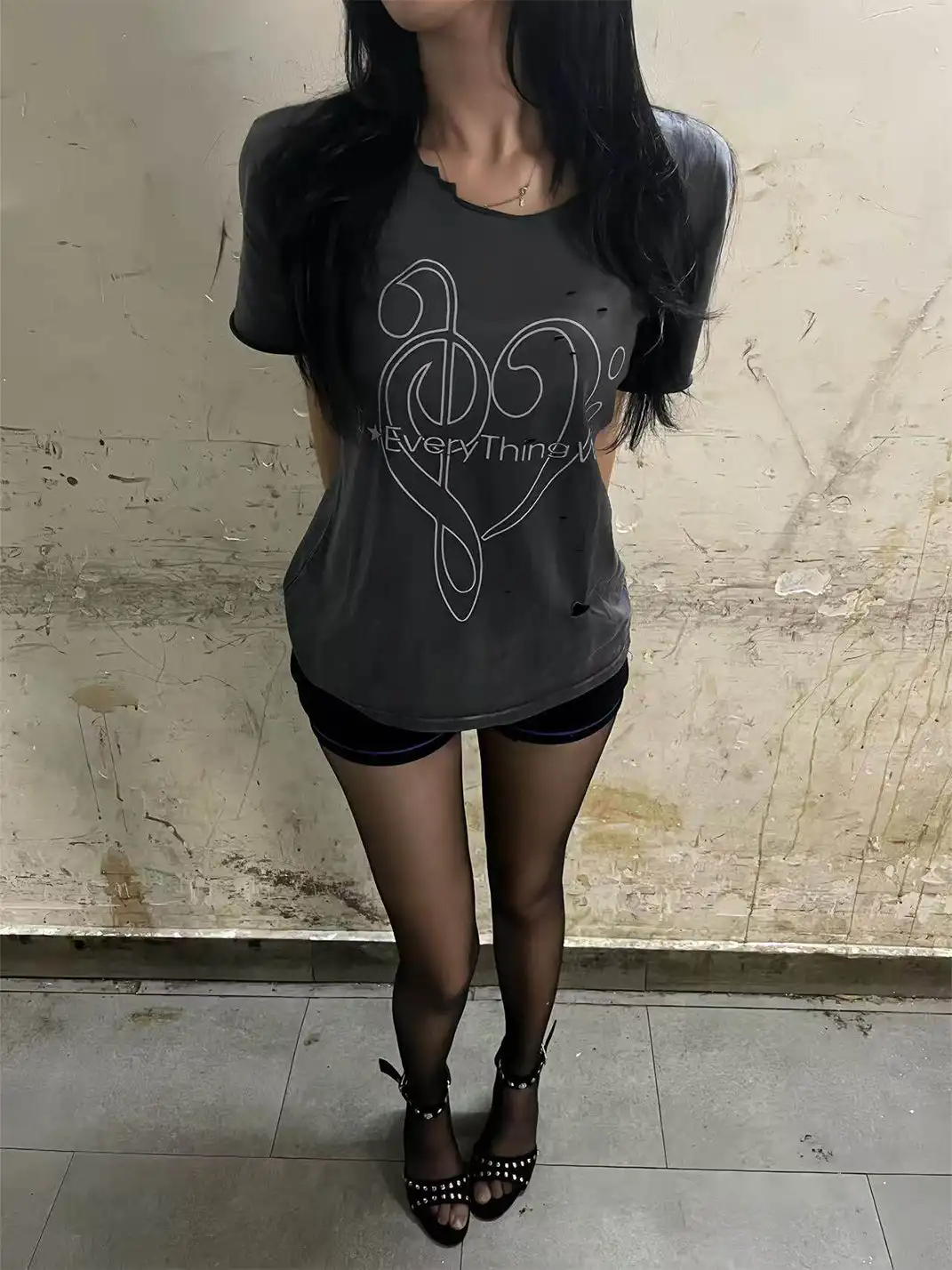 DETW | Heavy Wash Destroyed Cut Irregular Neck T-Shirt