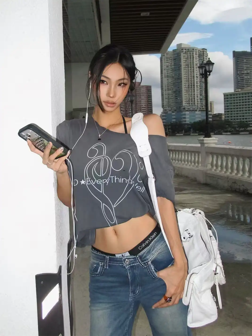 DETW | Heavy Wash Destroyed Cut Irregular Neck T-Shirt