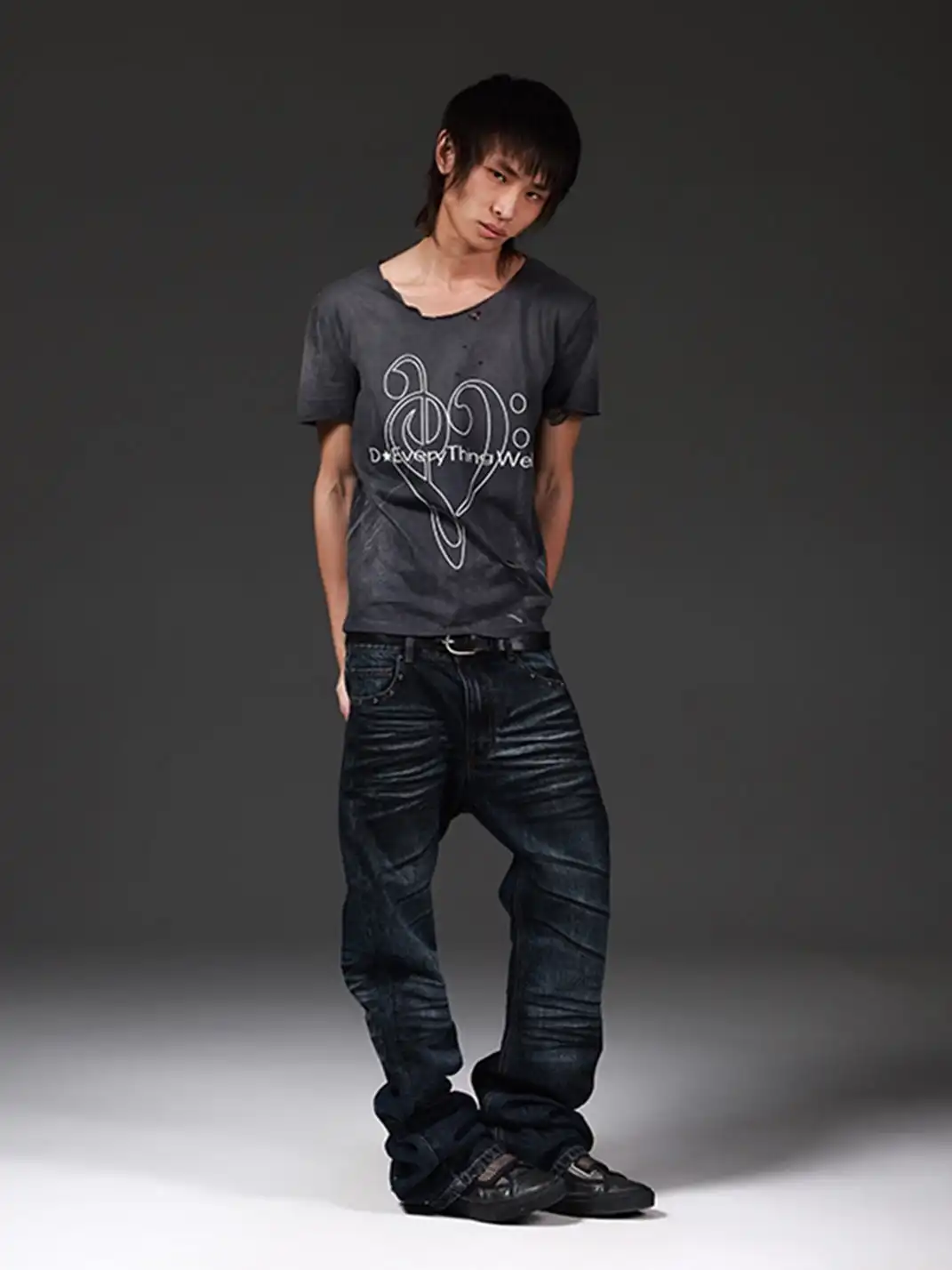 DETW | Heavy Wash Destroyed Cut Irregular Neck T-Shirt