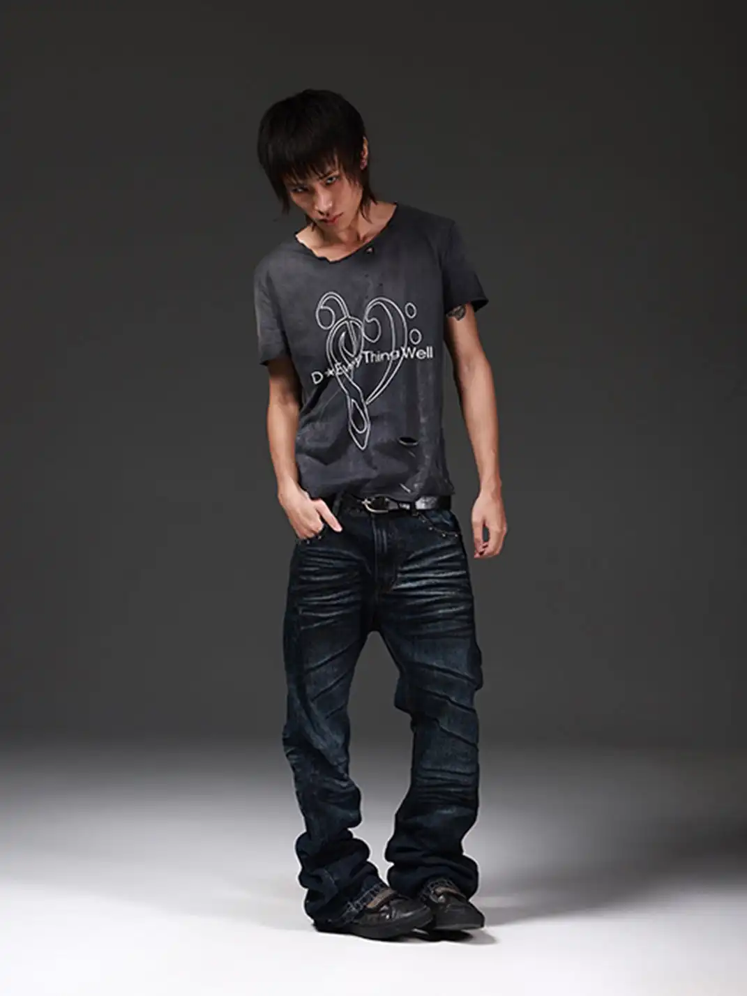 DETW | Heavy Wash Destroyed Cut Irregular Neck T-Shirt