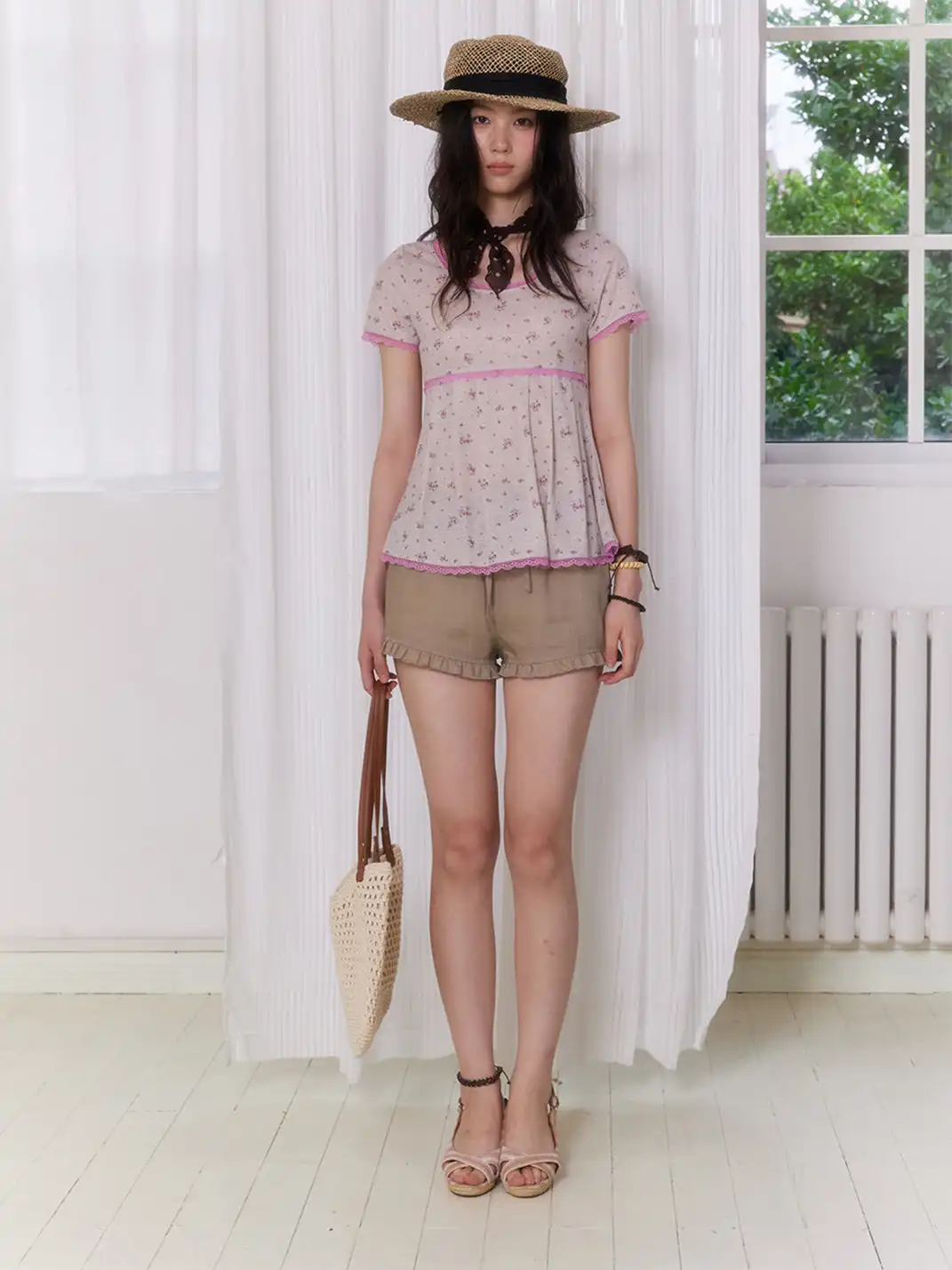 NECYSTUDIO | Floral Lace Spliced Top
