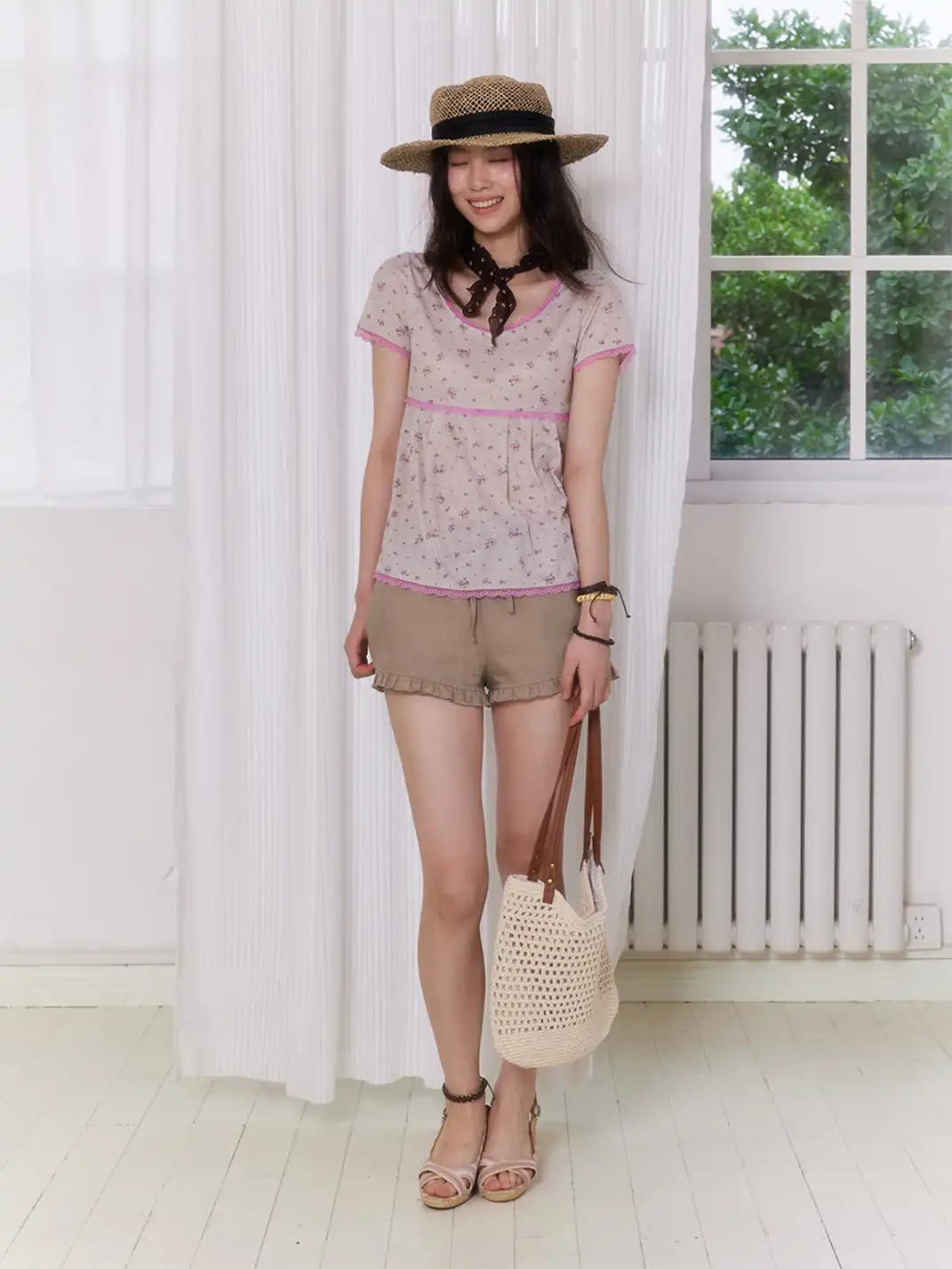 NECYSTUDIO | Floral Lace Spliced Top
