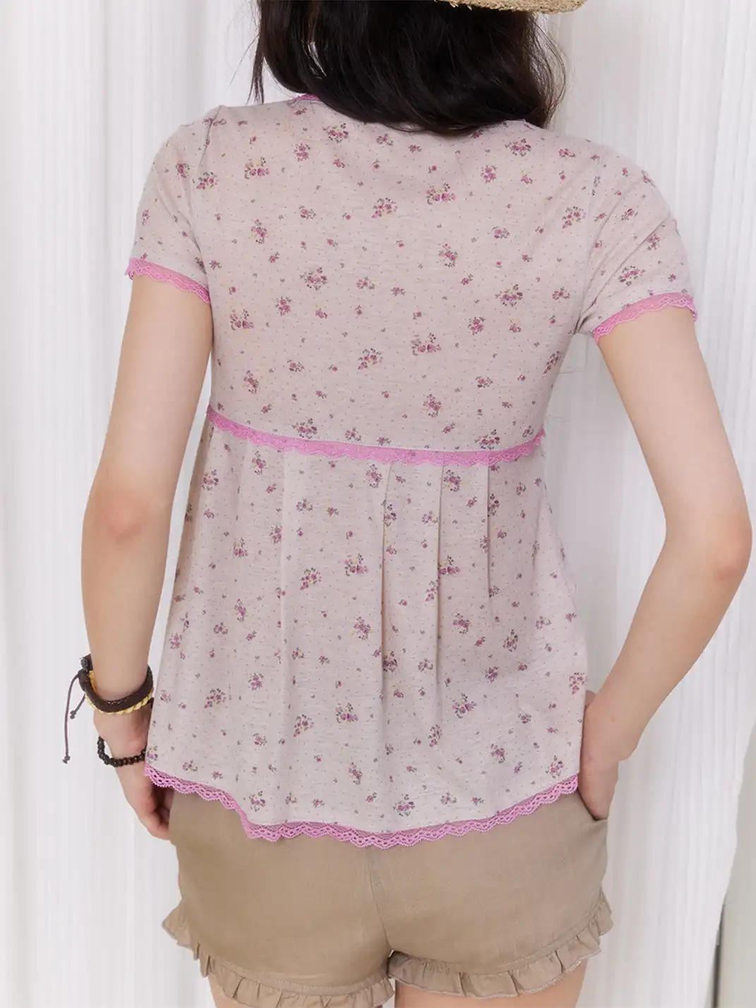 NECYSTUDIO | Floral Lace Spliced Top