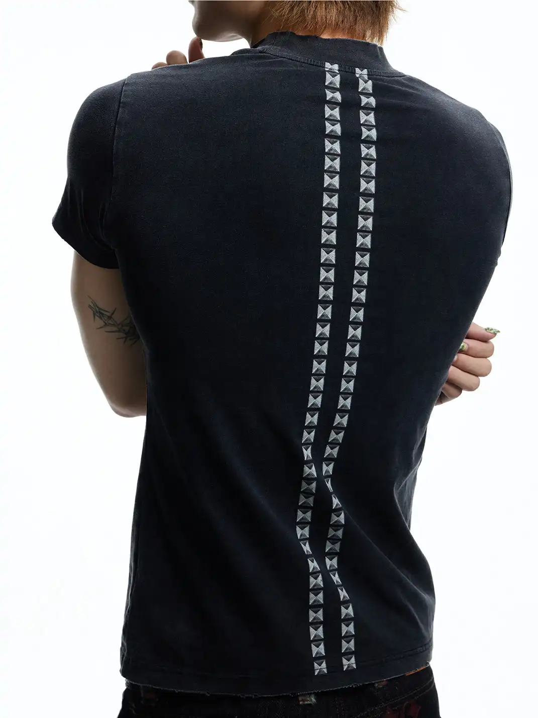 DND4DES | Tongue Out Rivet Print T-Shirt