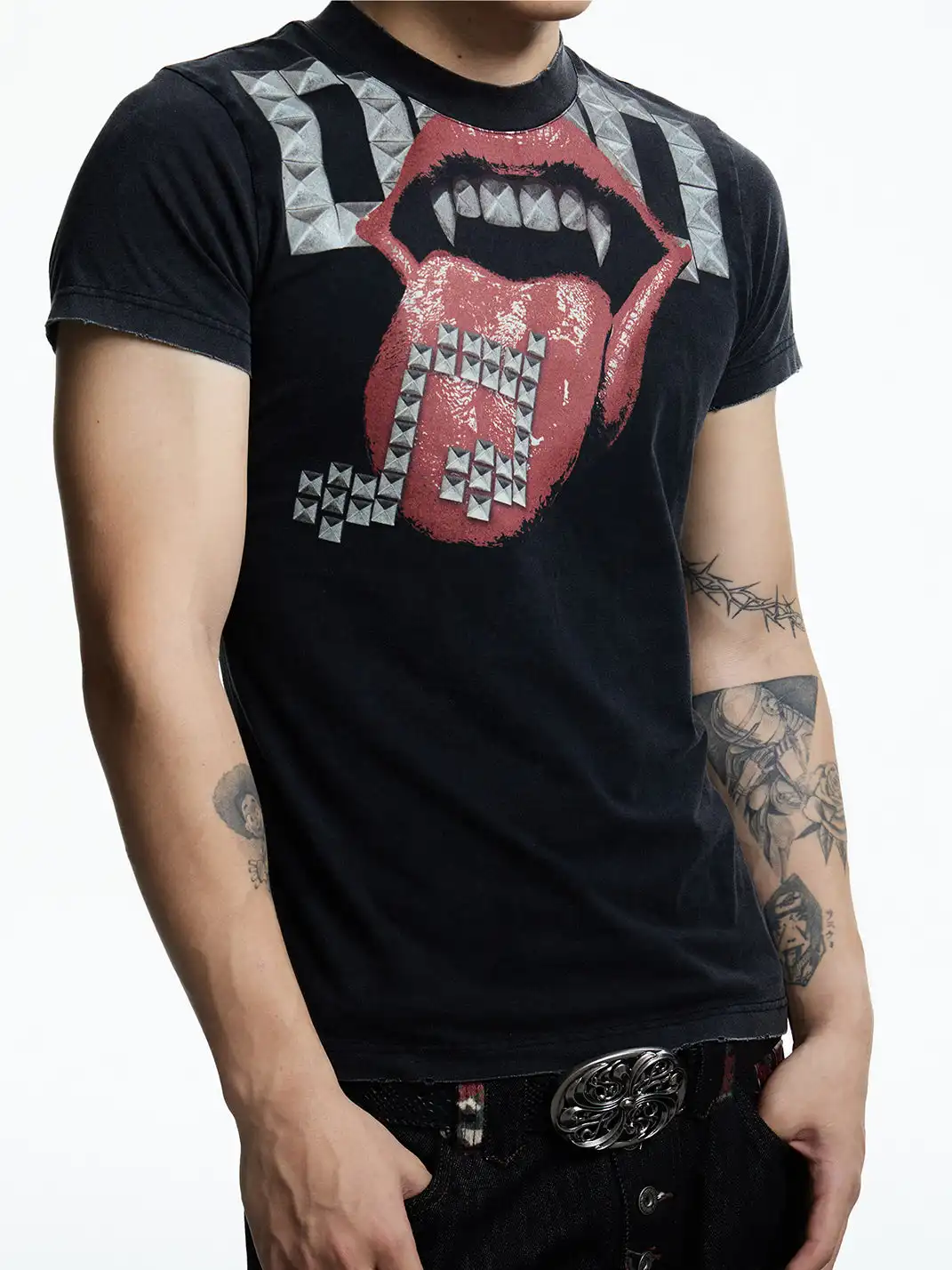 DND4DES | Tongue Out Rivet Print T-Shirt