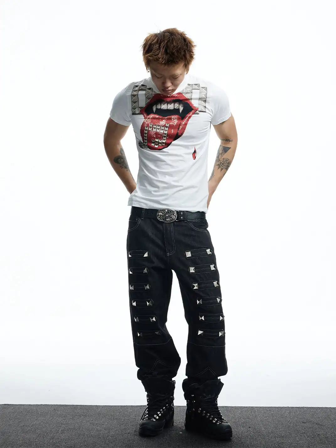 DND4DES | Tongue Out Rivet Print T-Shirt