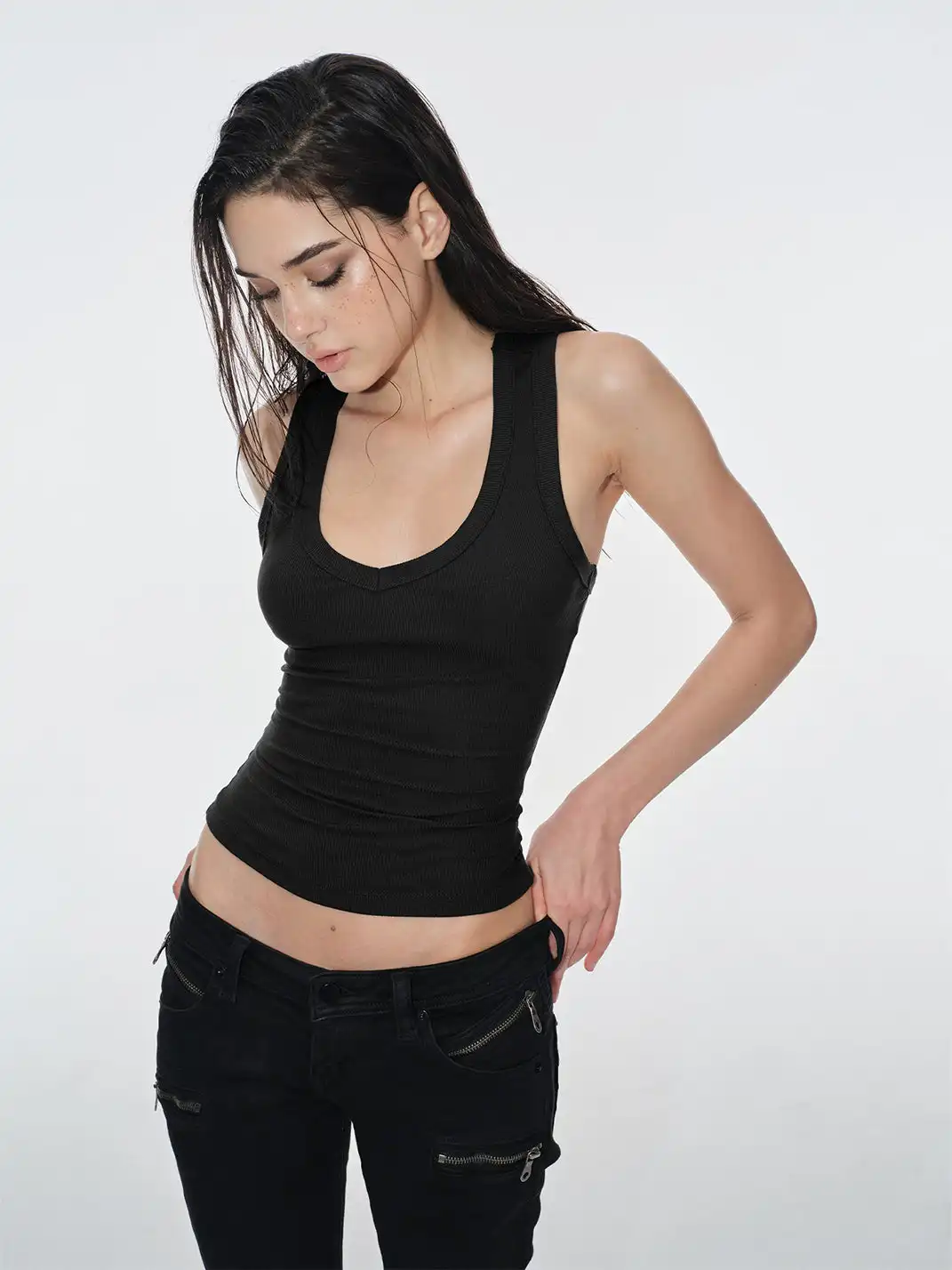 BUM STUDIO | Fitted V-neck Racerback Tank Top