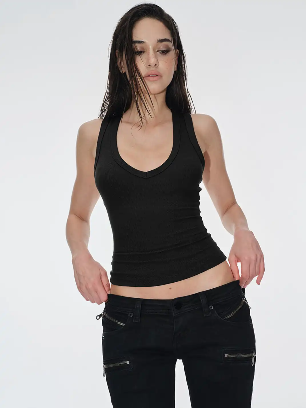 BUM STUDIO | Fitted V-neck Racerback Tank Top