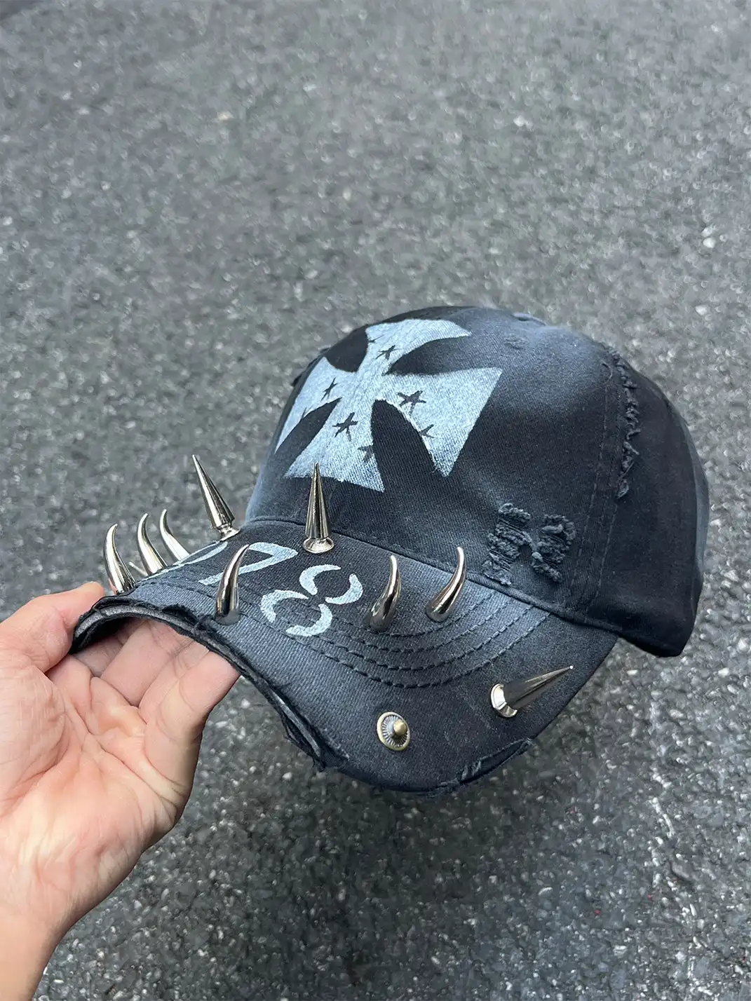 YIZILINGF | Punk Cross Rivet Baseball Cap