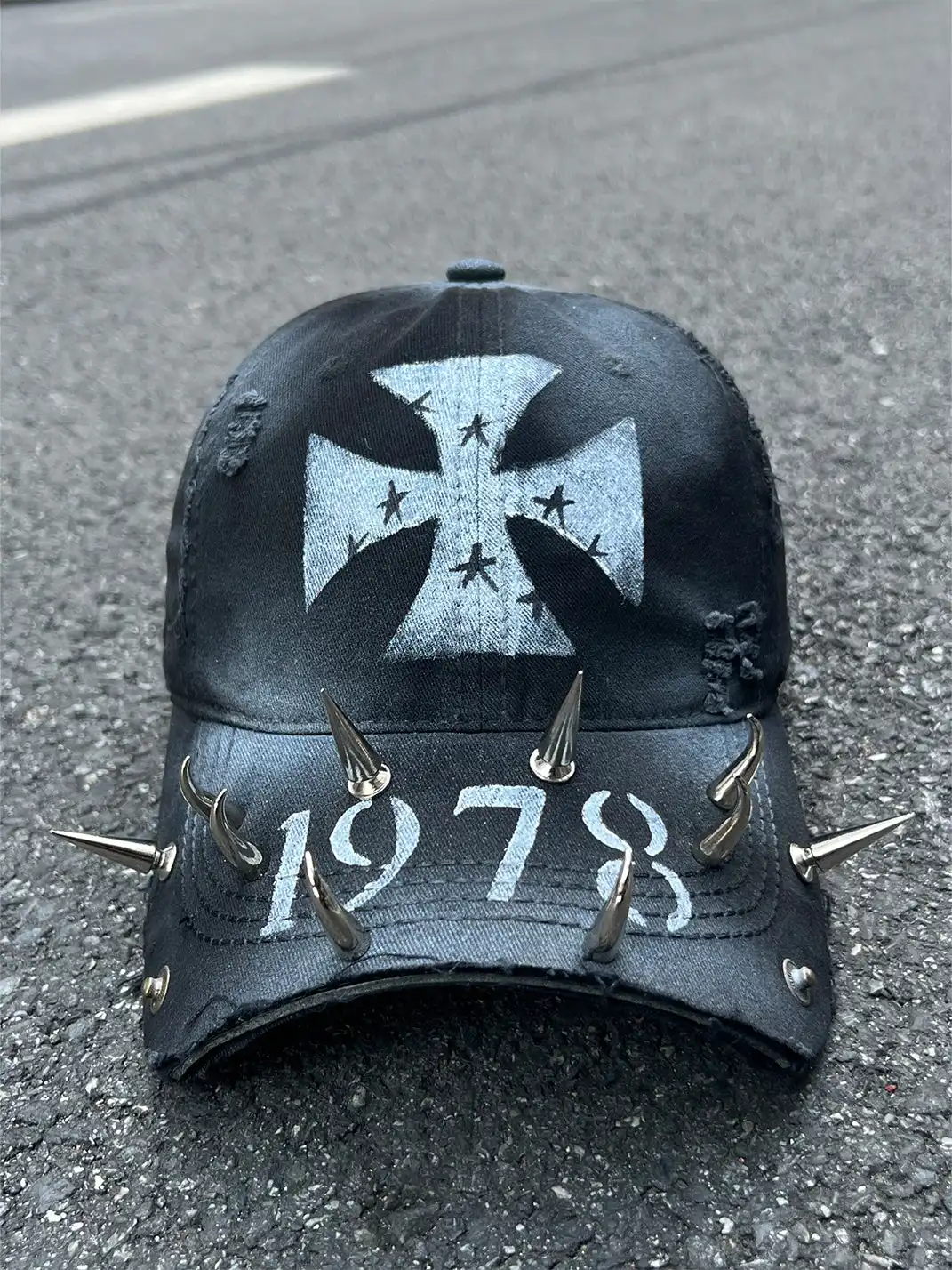 YIZILINGF | Punk Cross Rivet Baseball Cap