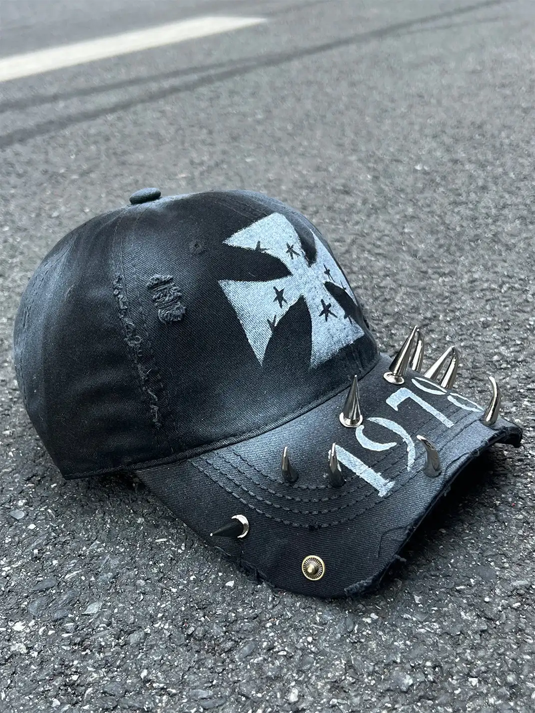 YIZILINGF | Punk Cross Rivet Baseball Cap