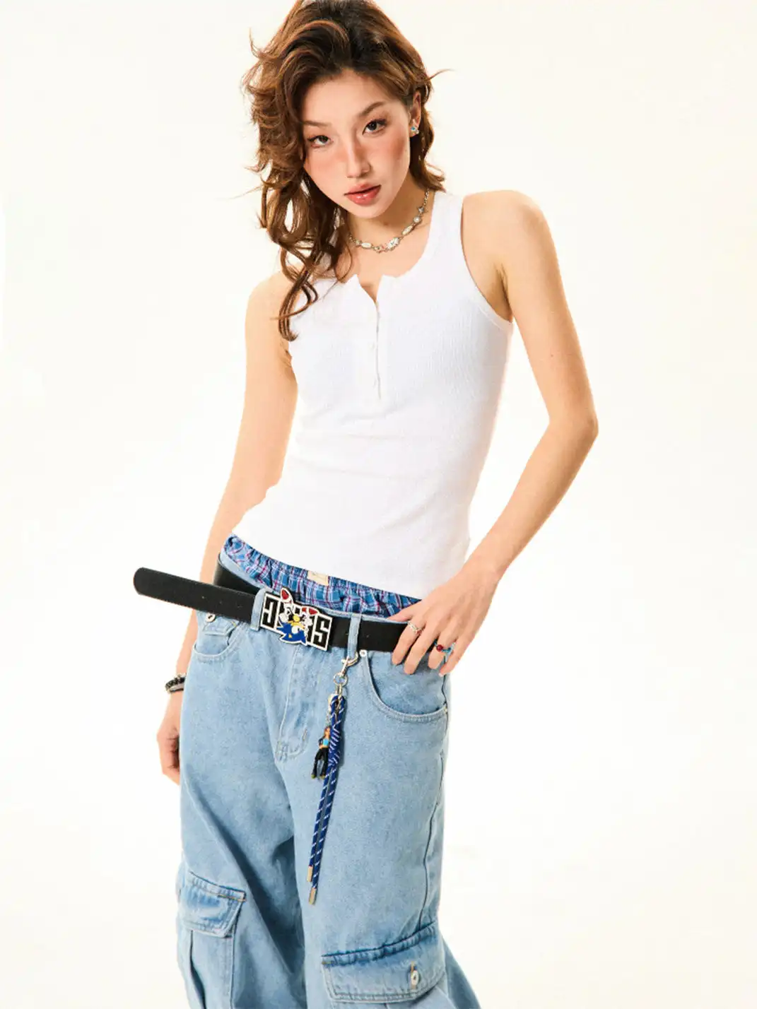 YOUNG STAGE | Form-Fitting Button Detail Cami Tank Top