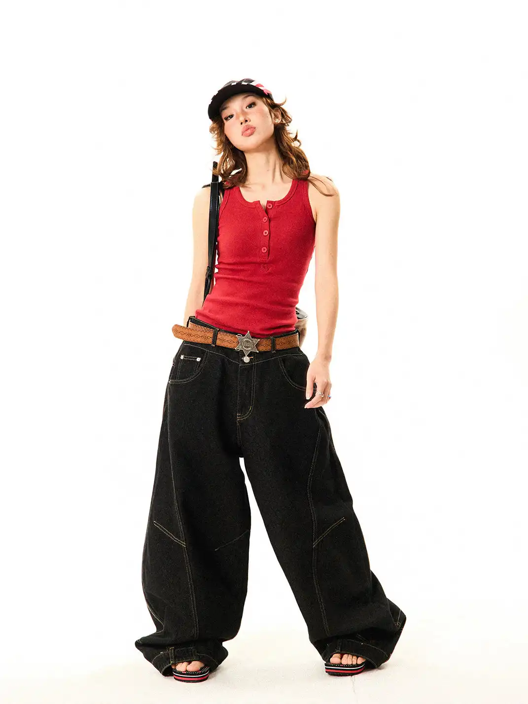 YOUNG STAGE | Form-Fitting Button Detail Cami Tank Top