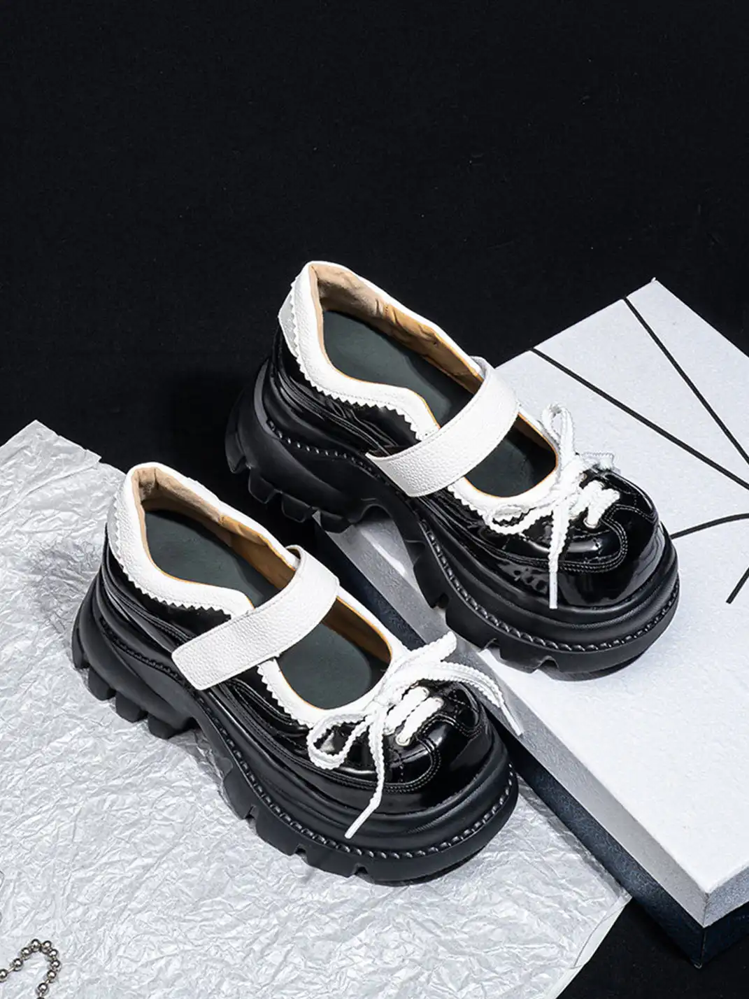SISTER CURIE | Color Block Slip-On Platform Shoes