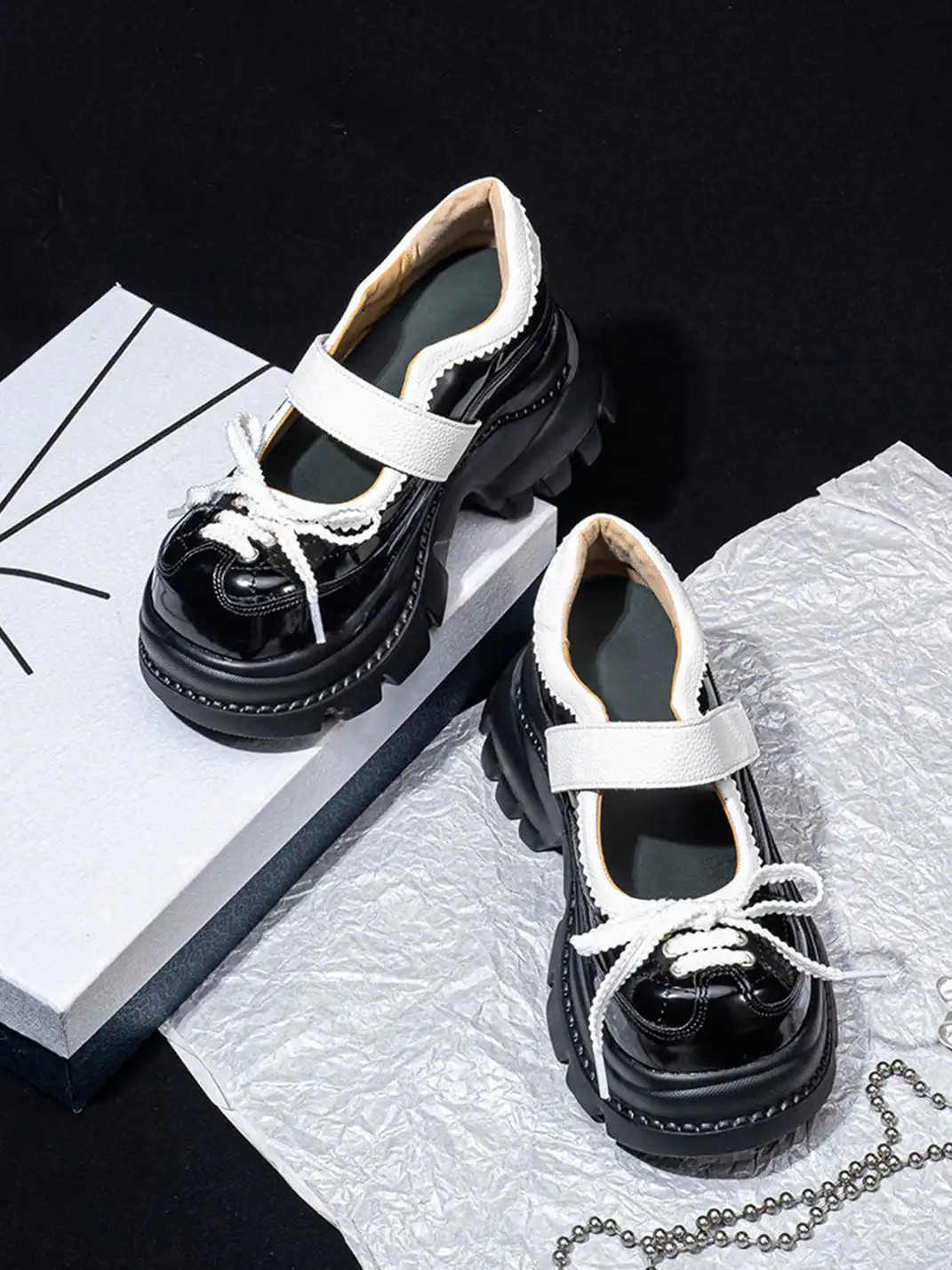 SISTER CURIE | Color Block Slip-On Platform Shoes