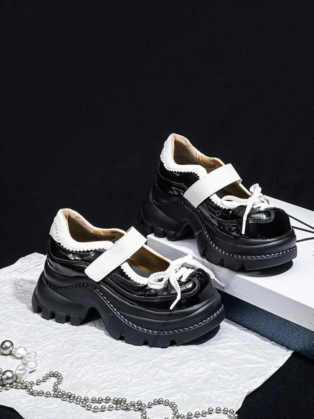 SISTER CURIE | Color Block Slip-On Platform Shoes