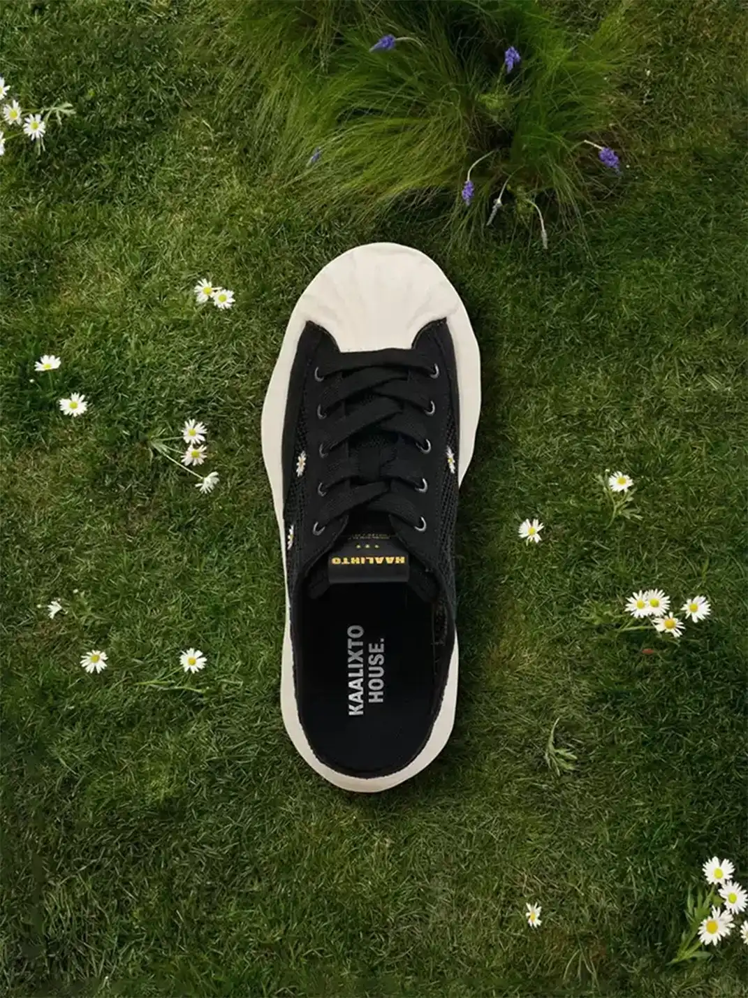 KAALIXTO | Shell Toe Daisy Embroidery Platform Slip-On Mules