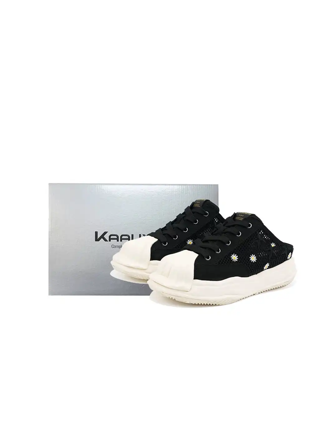 KAALIXTO | Shell Toe Daisy Embroidery Platform Slip-On Mules