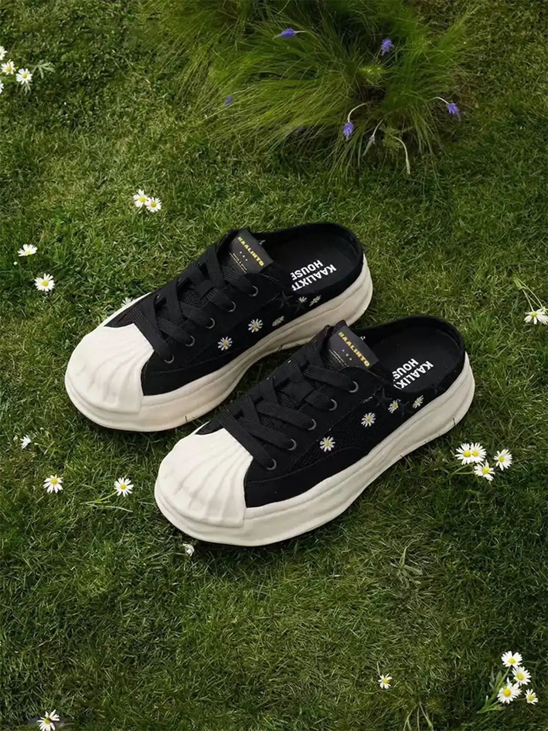 KAALIXTO | Shell Toe Daisy Embroidery Platform Slip-On Mules