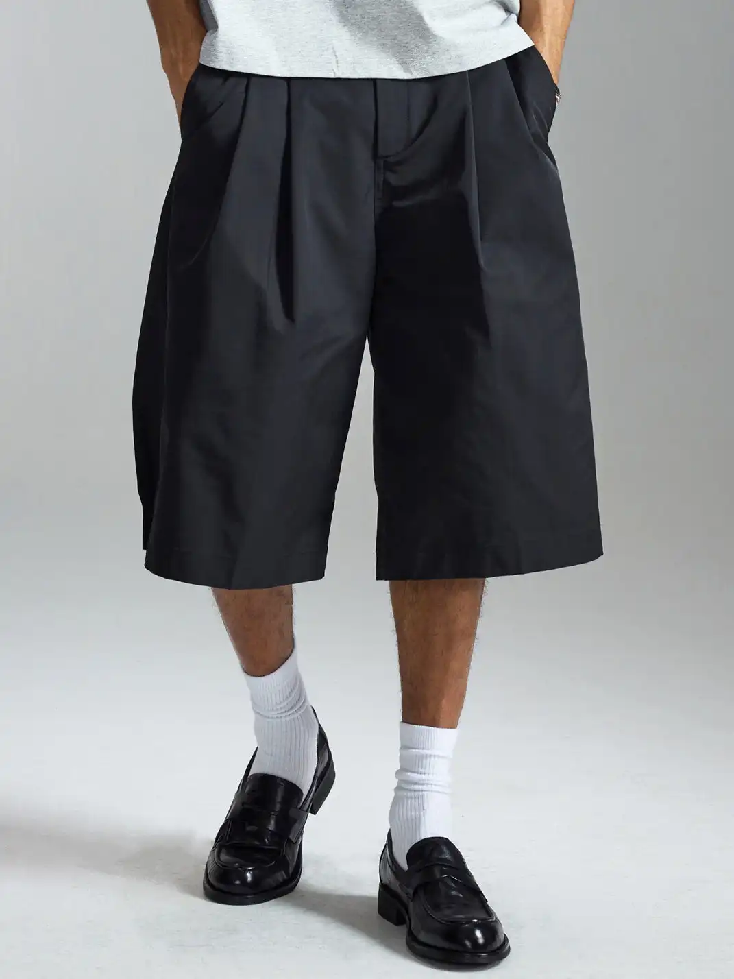 StreetEssentials | Curved Silhouette Pleated Casual Cropped Trousers
