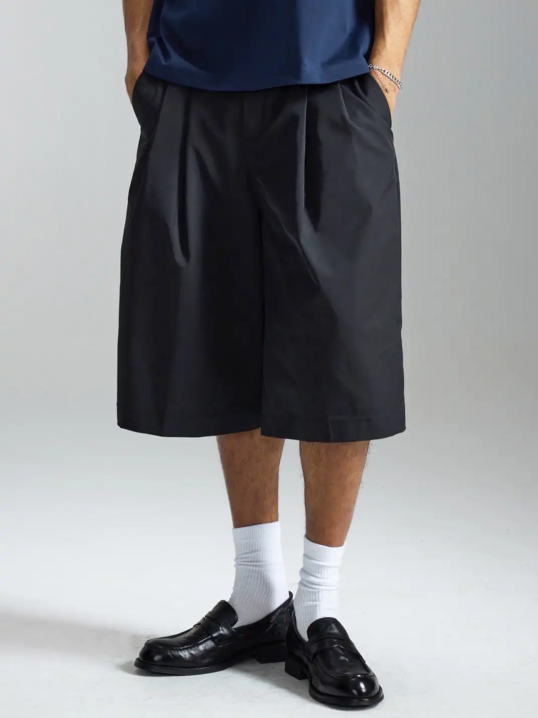 StreetEssentials | Curved Silhouette Pleated Casual Cropped Trousers