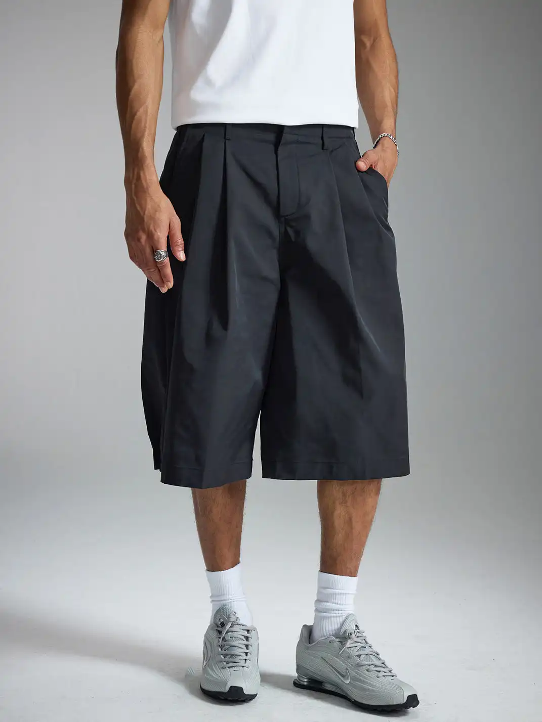 StreetEssentials | Curved Silhouette Pleated Casual Cropped Trousers