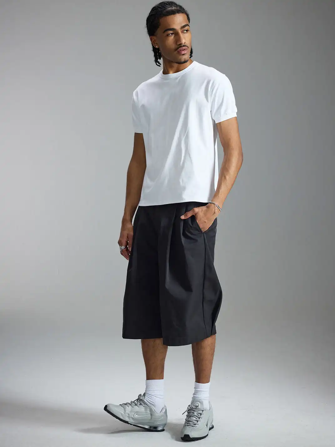StreetEssentials | Curved Silhouette Pleated Casual Cropped Trousers