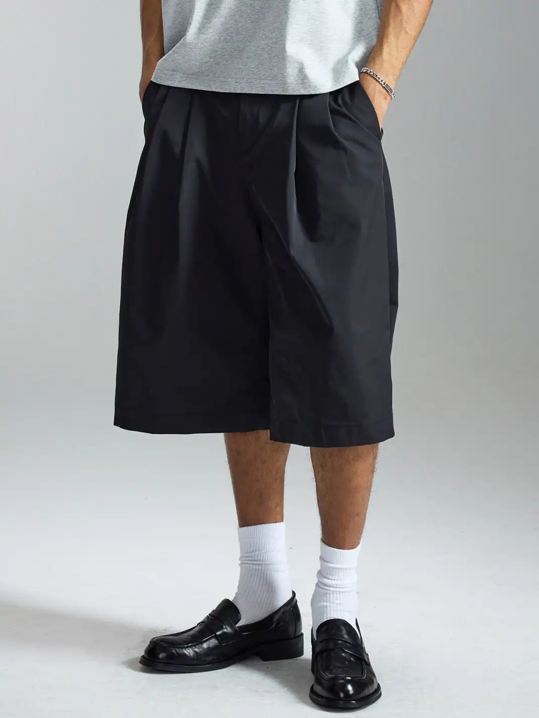 StreetEssentials | Curved Silhouette Pleated Casual Cropped Trousers