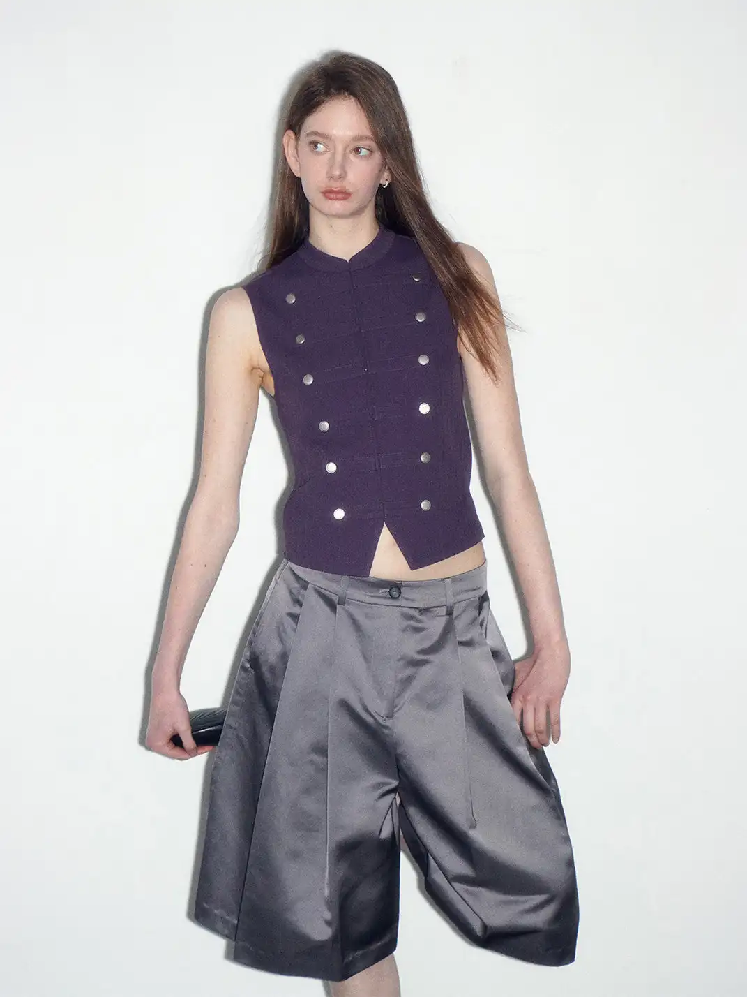 Short Wave | Glossy Satin Silhouette Pleated Cropped Pants