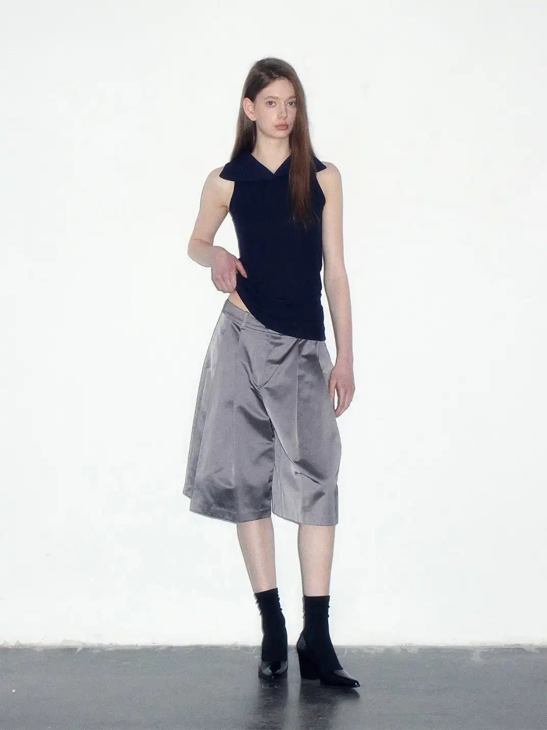 Short Wave | Glossy Satin Silhouette Pleated Cropped Pants
