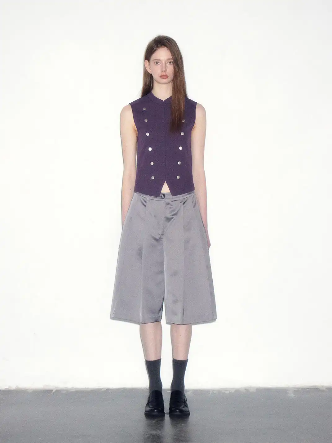 Short Wave | Glossy Satin Silhouette Pleated Cropped Pants