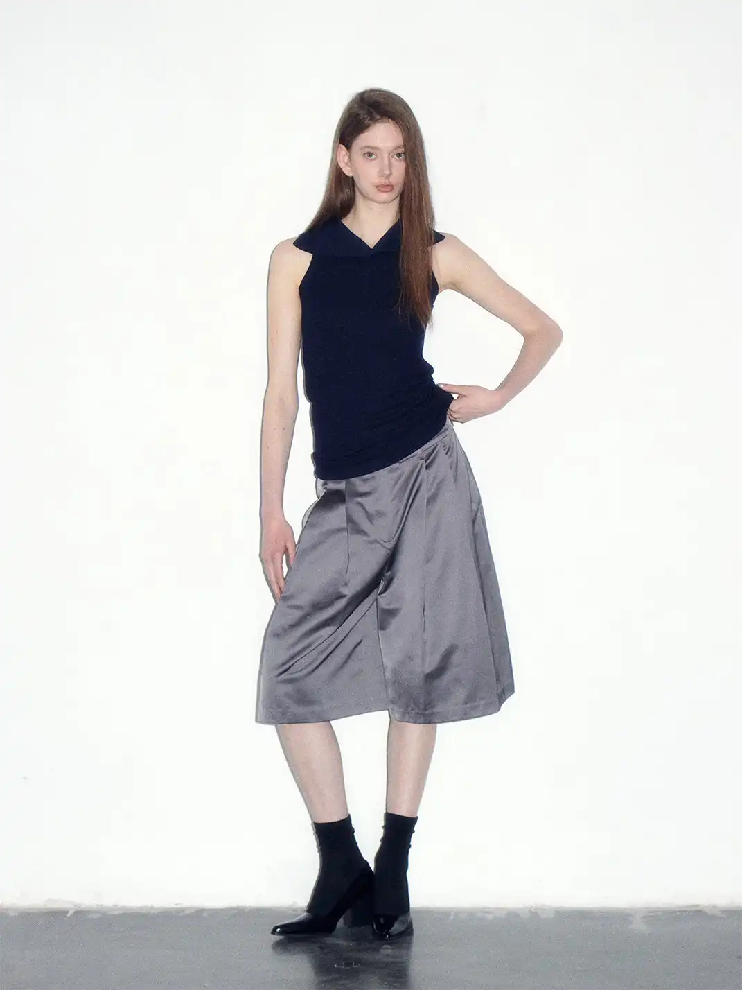 Short Wave | Glossy Satin Silhouette Pleated Cropped Pants