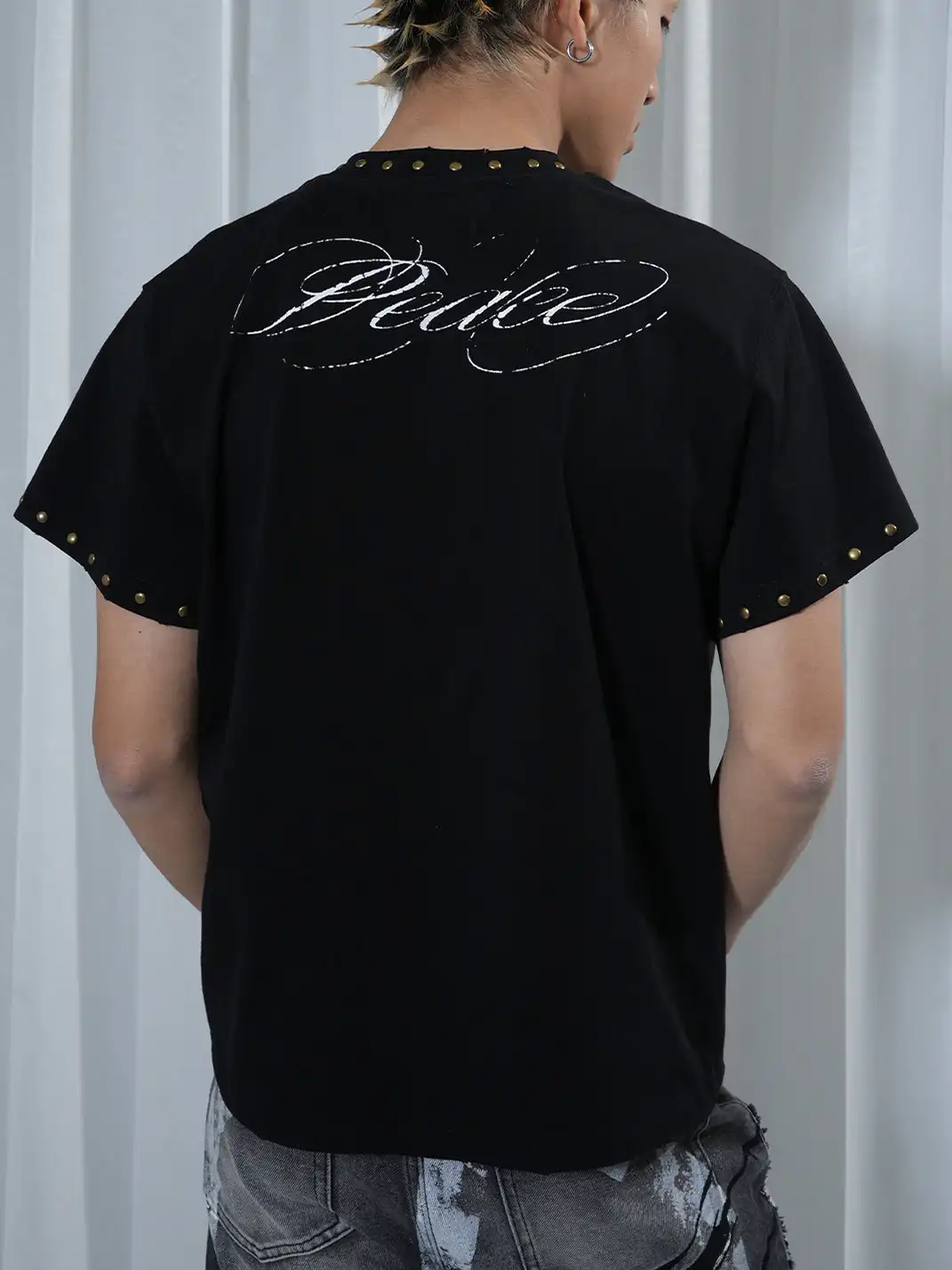 Vinkid | Four-Eye Rivet Distressed Short Sleeve Top