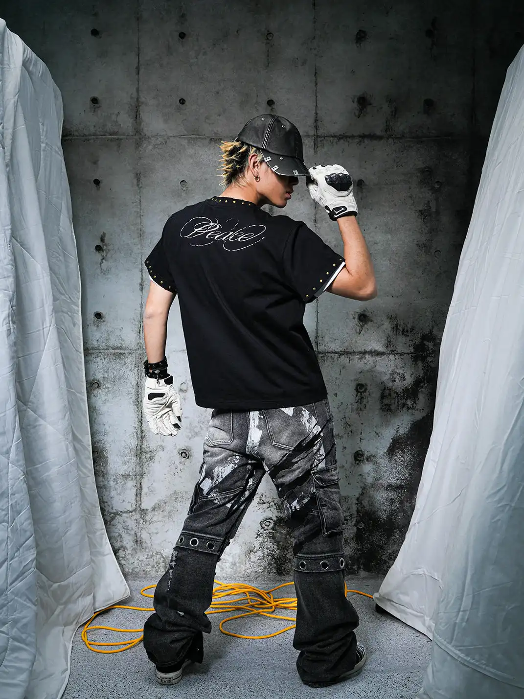 Vinkid | Four-Eye Rivet Distressed Short Sleeve Top