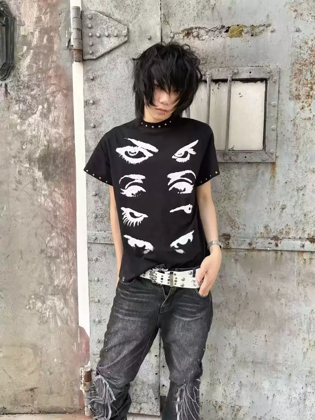 Vinkid | Four-Eye Rivet Distressed Short Sleeve Top