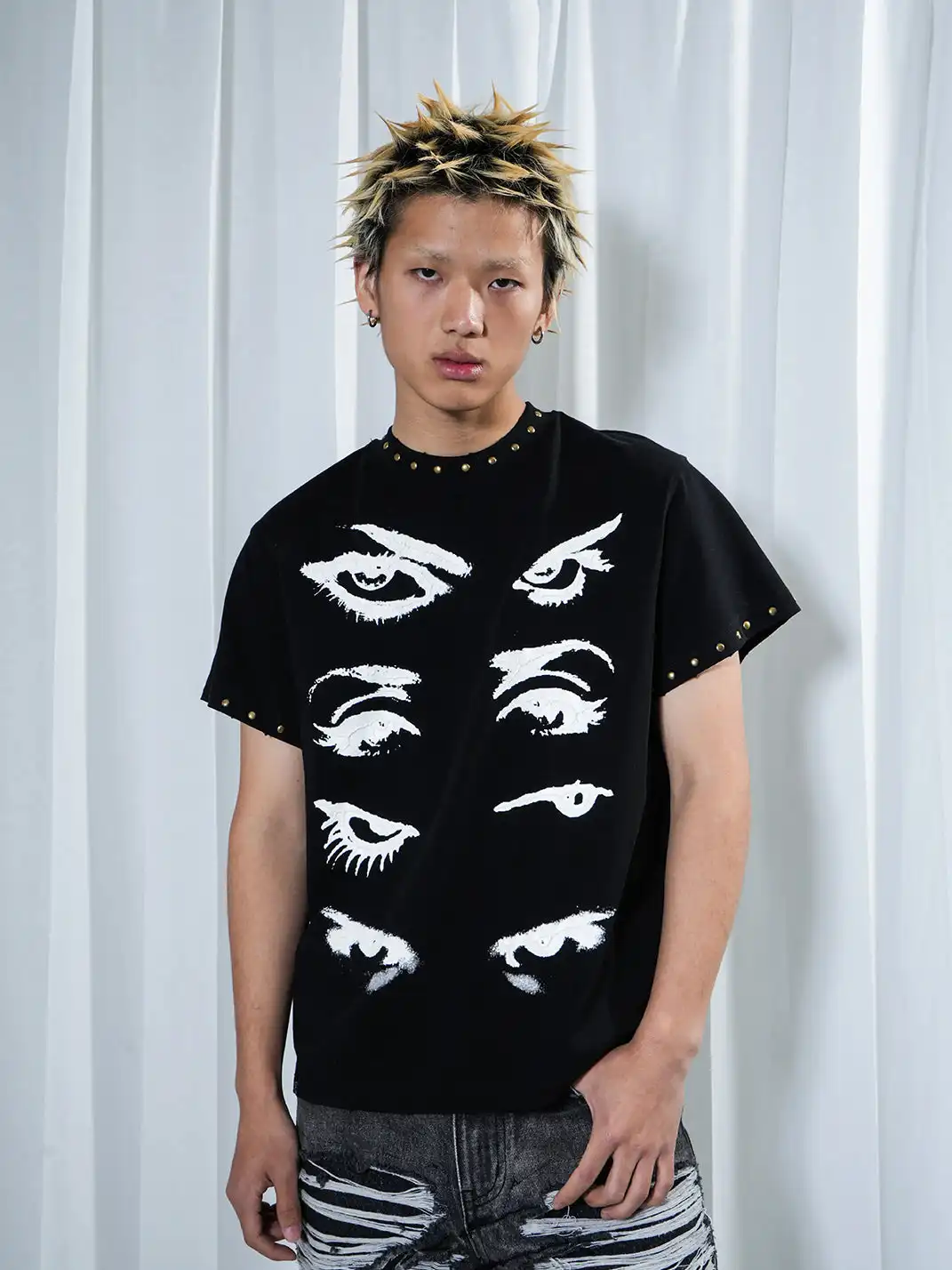 Vinkid | Four-Eye Rivet Distressed Short Sleeve Top