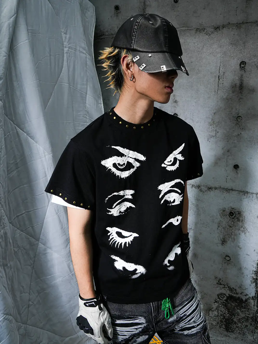 Vinkid | Four-Eye Rivet Distressed Short Sleeve Top