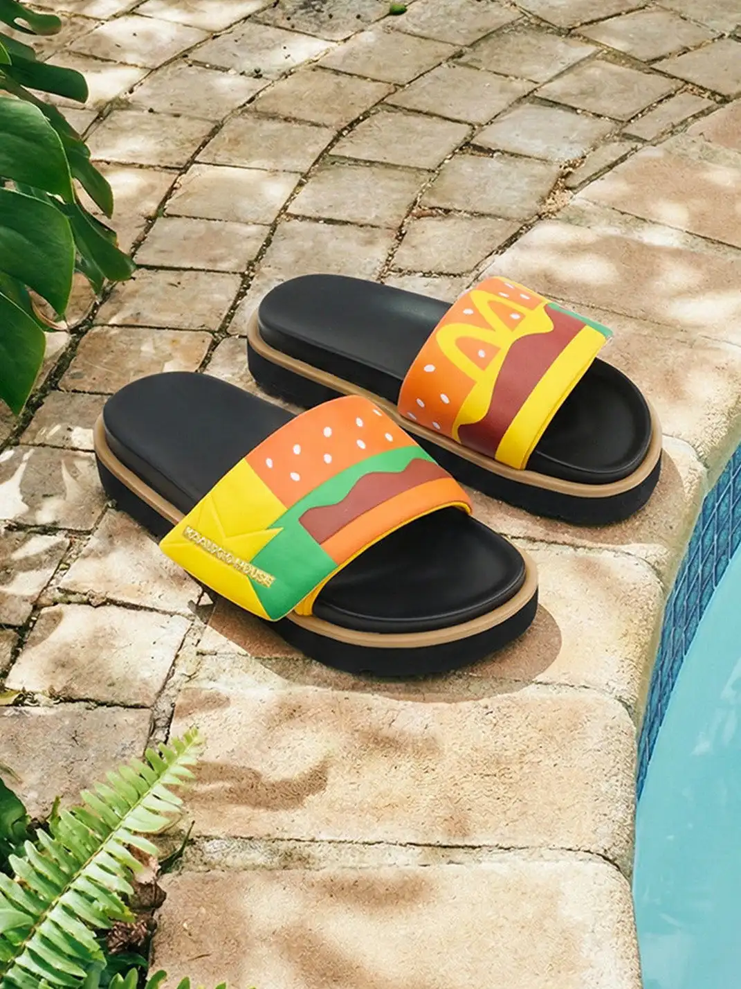 KAALIXTO | Hamburger Print Metal Logo Platform Slide Sandals