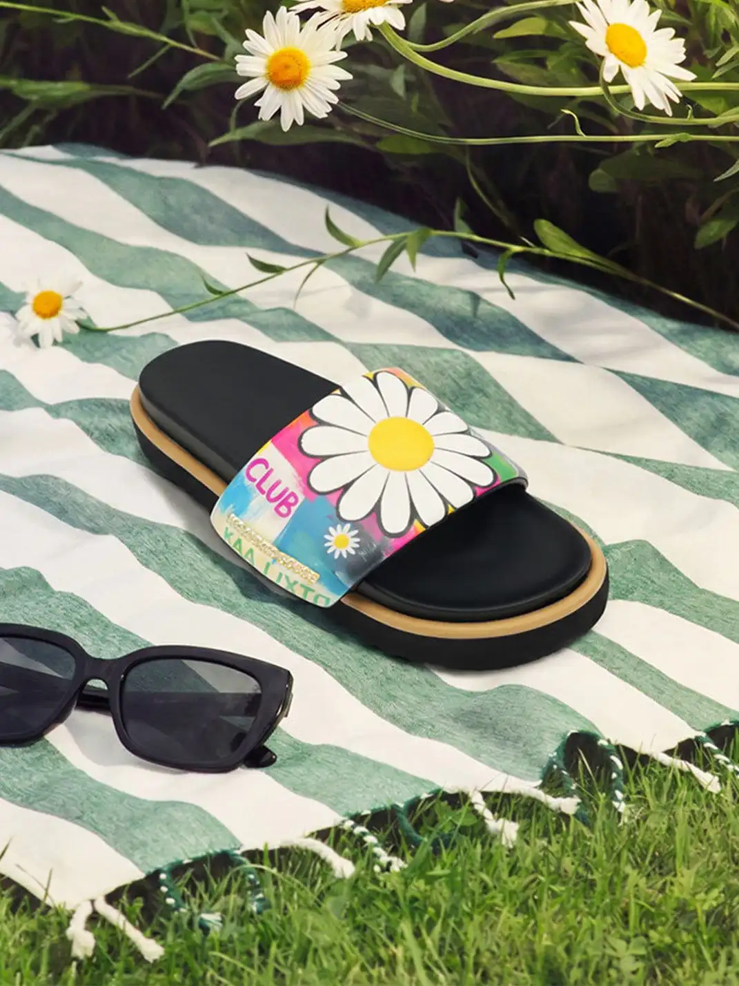 KAALIXTO | Daisy Rainbow Graffiti Printed Slide Slippers