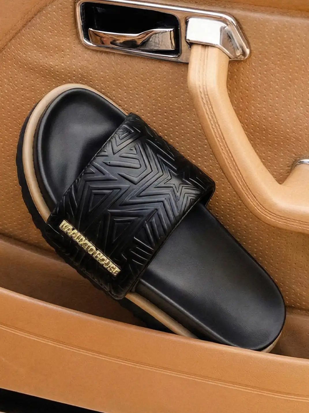 KAALIXTO | Embossed Logo Platform Slide Sandals